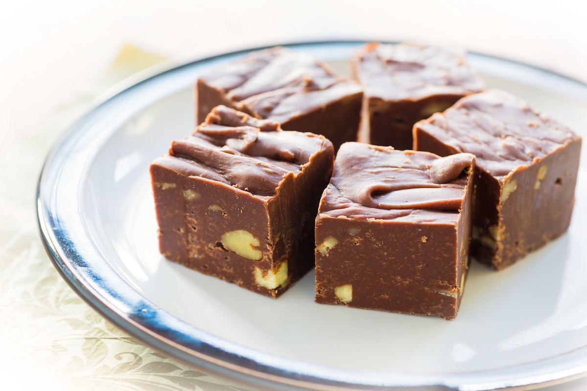 Fudge au chocolat et aux pistaches : des bonbons fondants