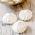 Meringues ©OZMedia. shutterstock