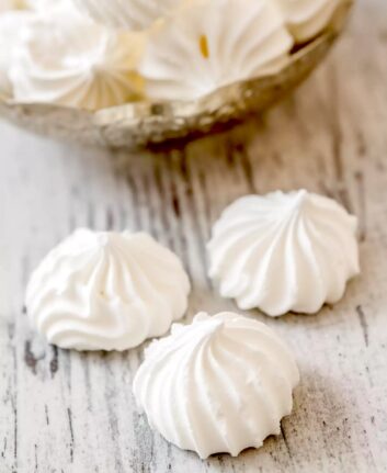 Meringues ©OZMedia. shutterstock
