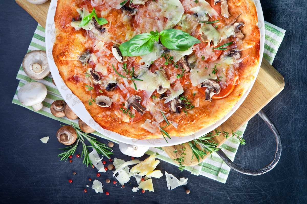 Pizza jambon champignons fromage ©Shutterstock