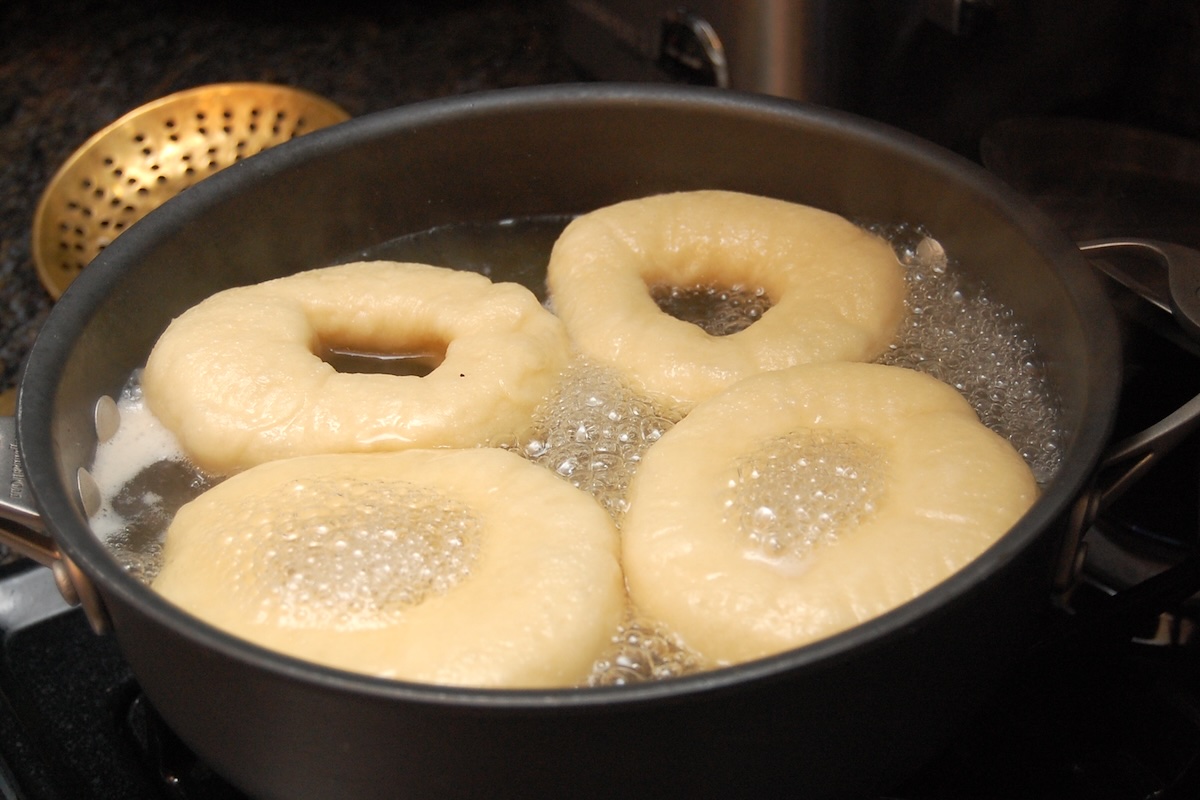 Pochage des bagels ©Todd Lappin CC BY-NC 2.0