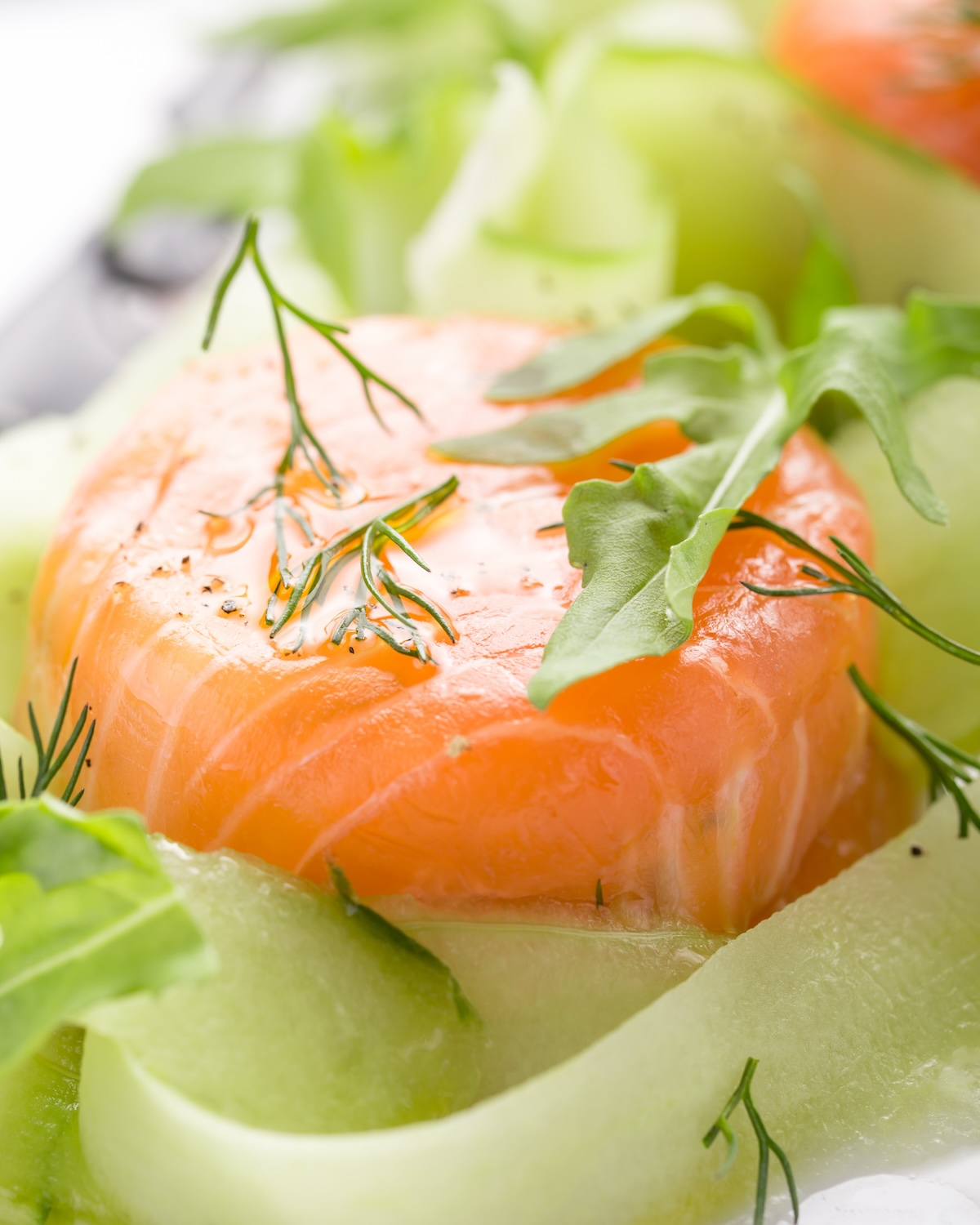 Salade de concombre au saumon fumé, très fraîche pour l’été