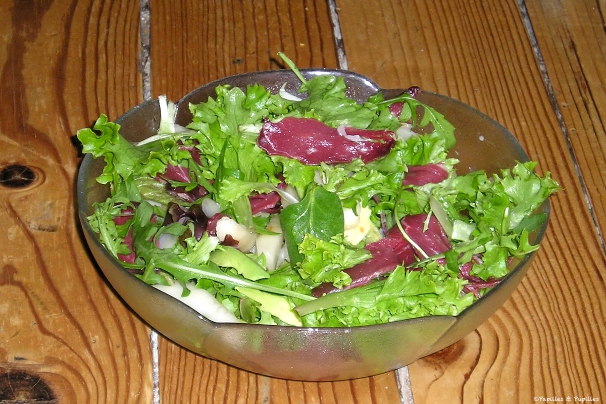 Salade de poires et avocats au magret fumé