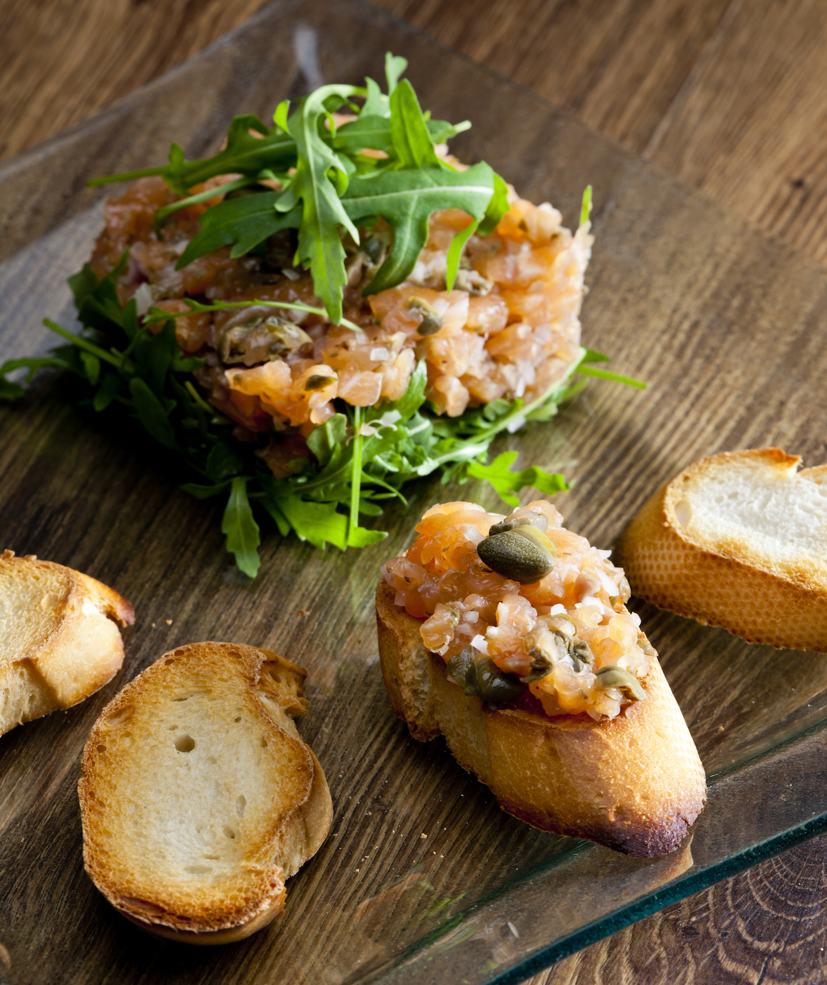 Tartare de saumon frais et saumon fumé aux câpres
