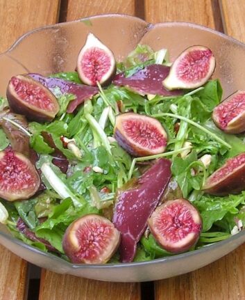 Mesclun aux figues et au magret séché