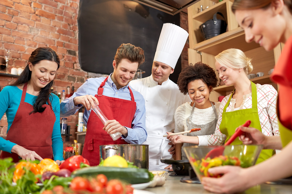 Cours de cuisine ©Syda Productions shutterstock