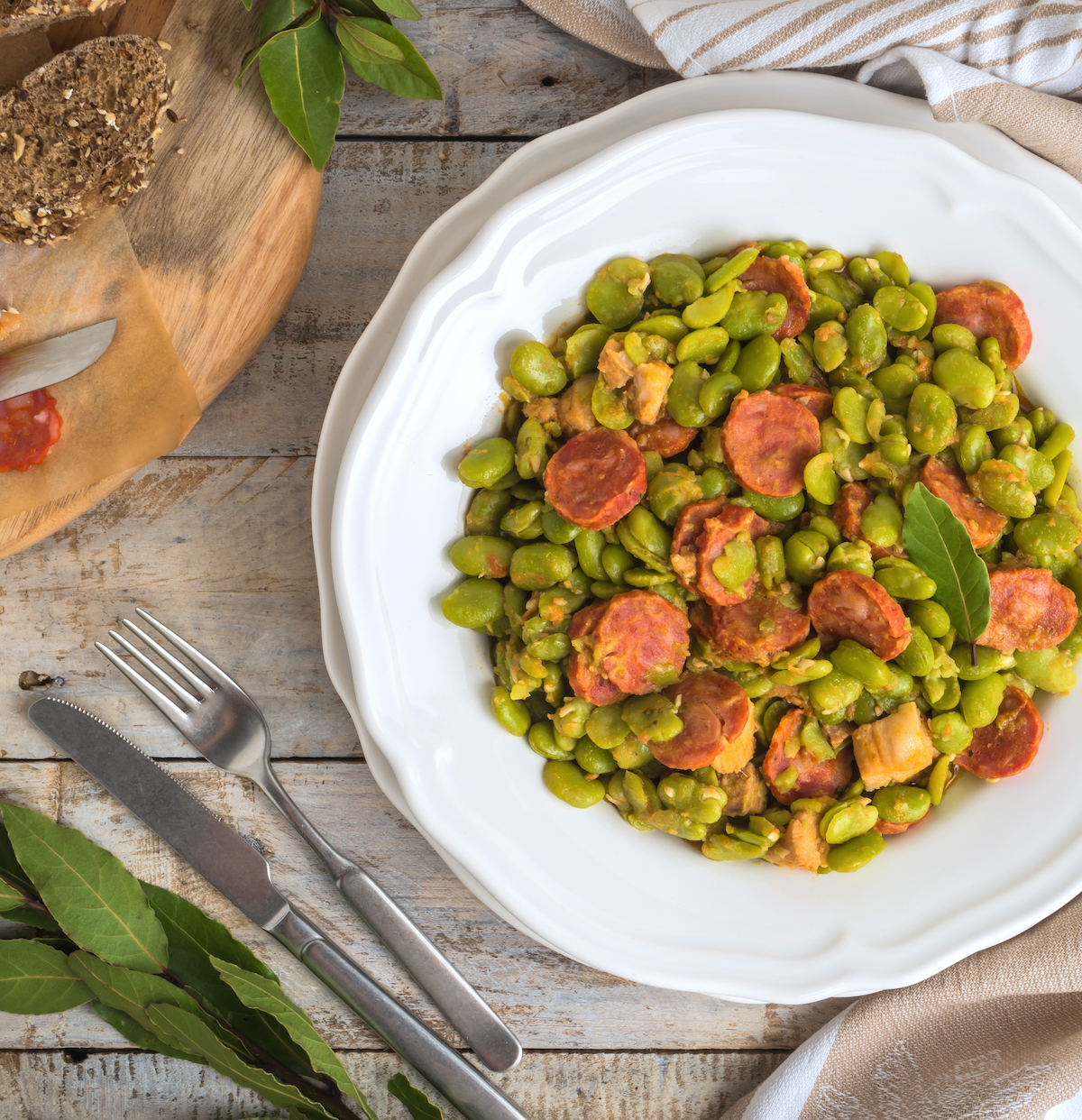 Fèves au chorizo © AnaMarques shutterstock