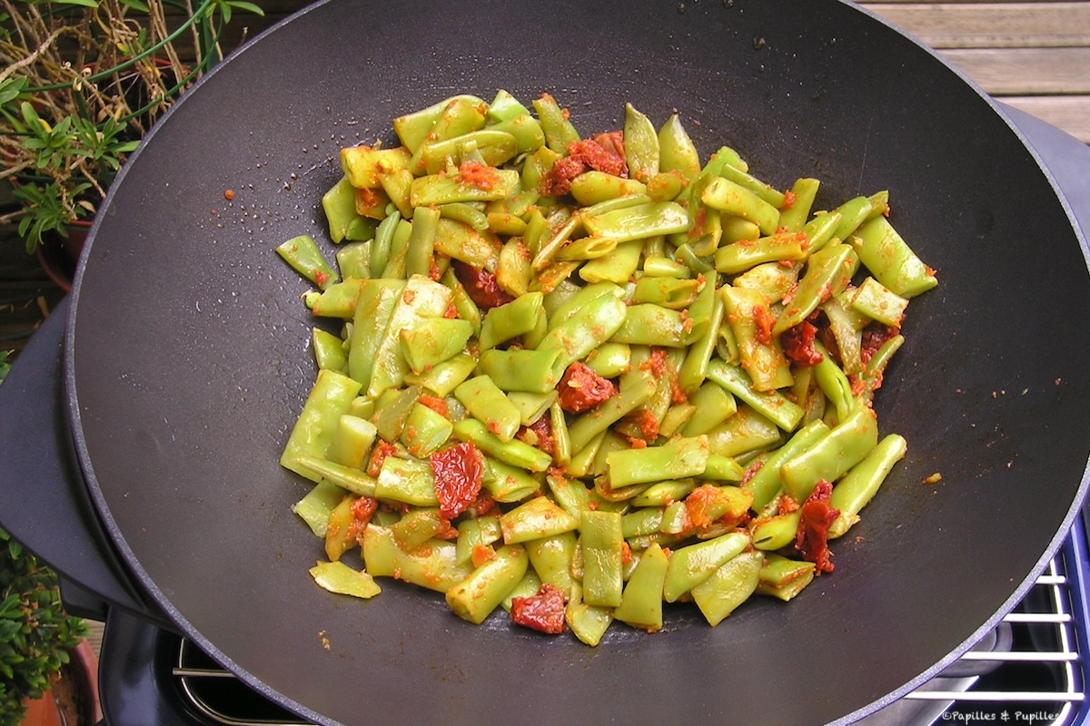 Poêlée de haricots plats au caviar de tomates