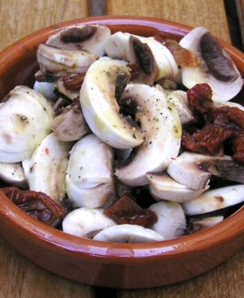 Salade de champignon et tomates séchées