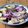 Salade de pommes de terre et oignon rouge
