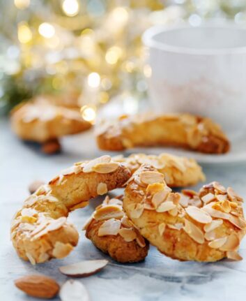 Croissants aux amandes ©SMarina shutterstock