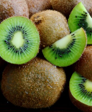 Kiwis © Nataliya Arzamasova shutterstock