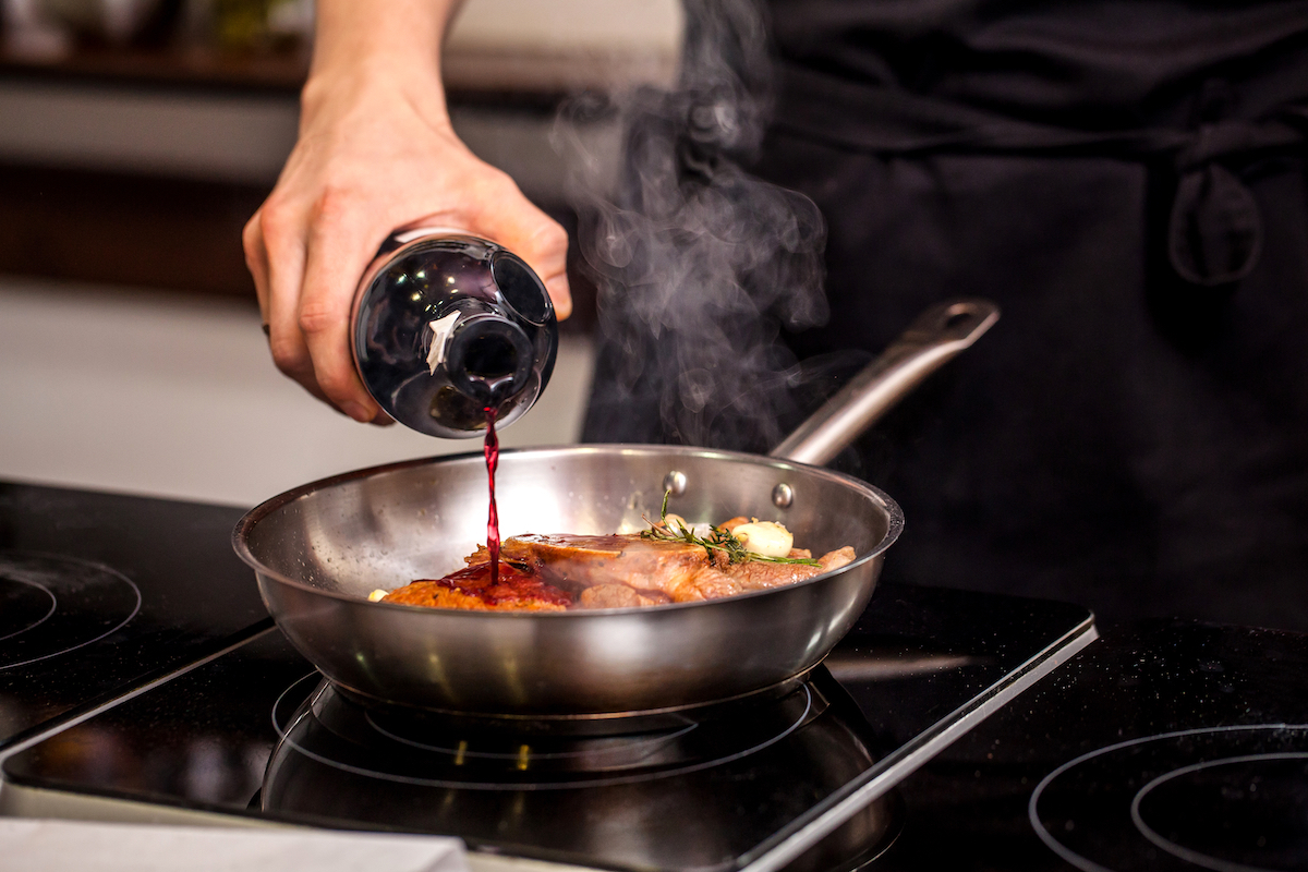 Côtes de veau à la crème et estragon ©Zu Kamilov shutterstock