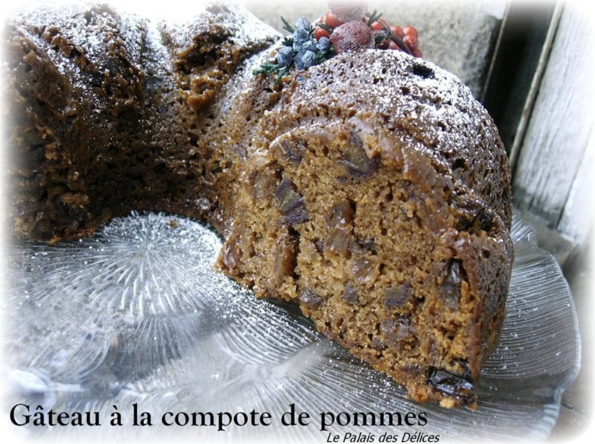 Gâteau moelleux à la compote de pommes et aux épices, sans œufs