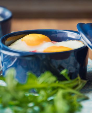 Oeuf cocotte jambon et salade © LALS STOCK shutterstock