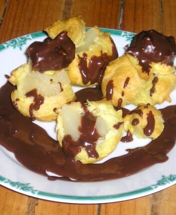 Profiteroles poires anis chocolat
