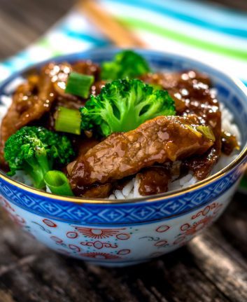Boeuf aux oignons et 5 parfums ©Dani Vincek shutterstock