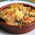 Cassolettes gratinées de Saint Jacques, crevettes et saumon