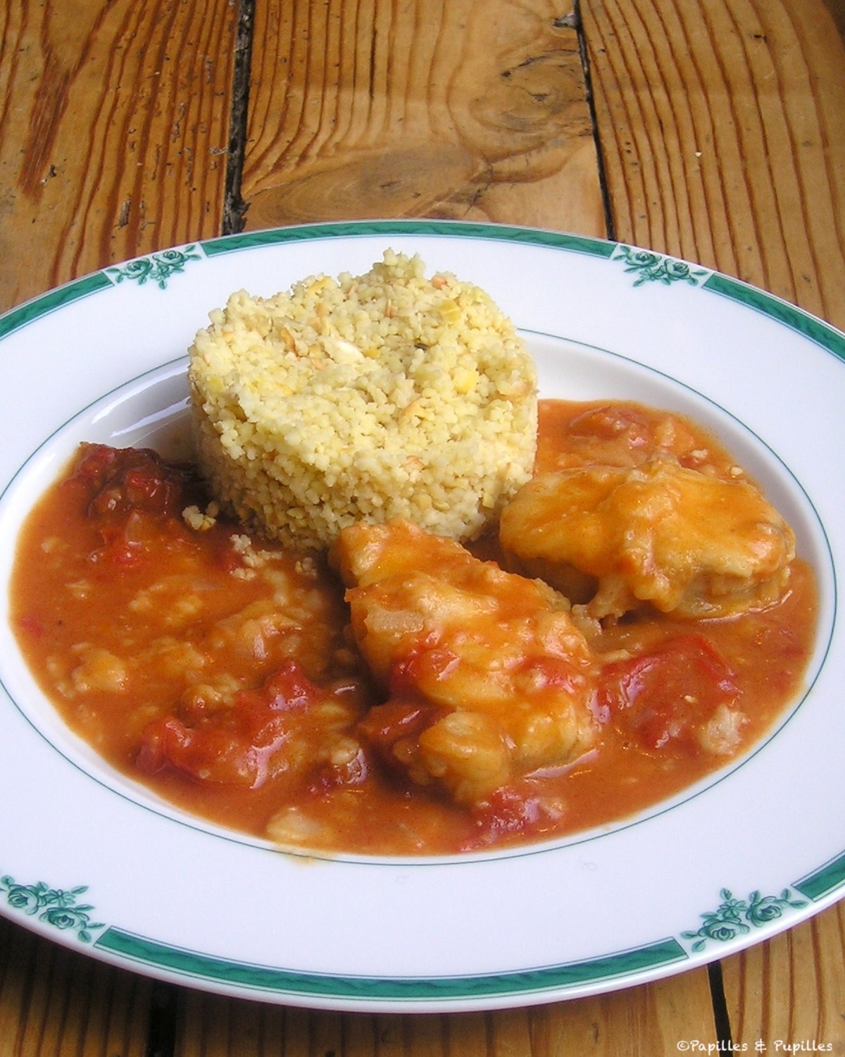 Lotte à l'armoricaine servie chaude avec sa sauce généreuse