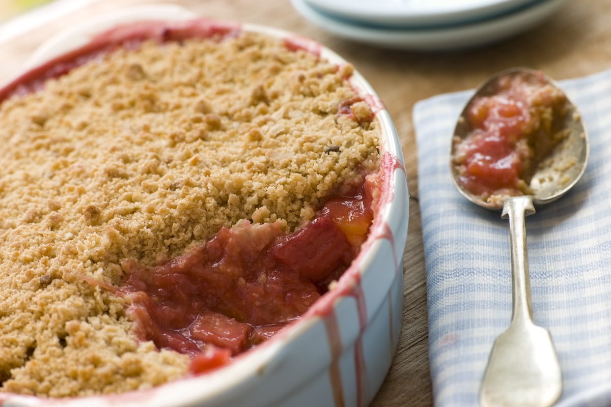 Crumble orange rhubarbe sans oeufs © Monkey Business Images shutterstock