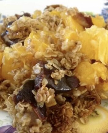 Crumble aux orange et aux dattes, sans oeufs sans lait
