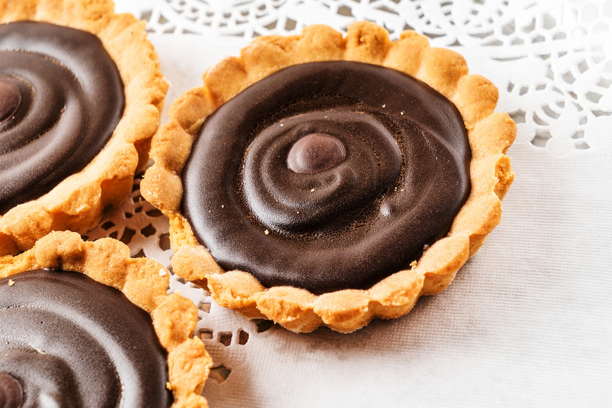 Tarte au chocolat noir et caramel demi-sel sans œufs