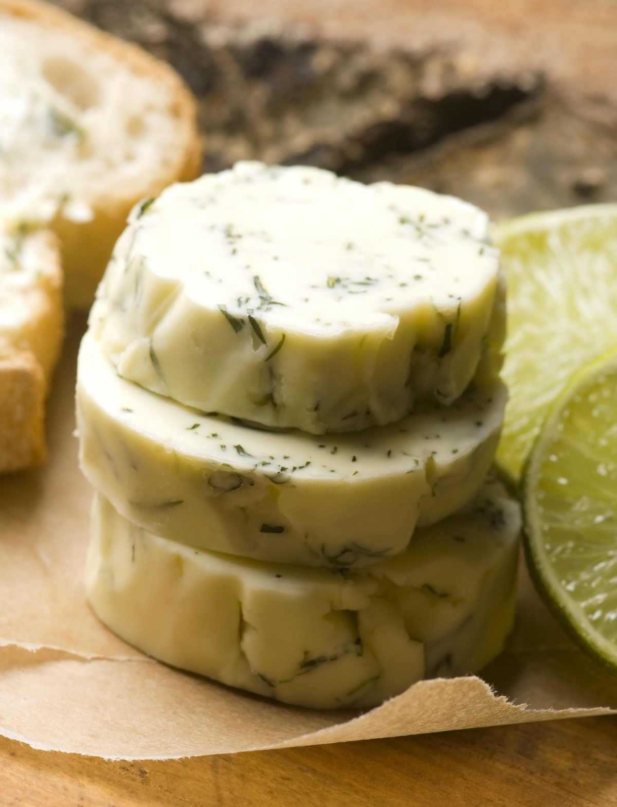 Beurre d'aneth © joannawnuk. shutterstock