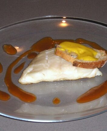 Cabillaud, sauce américaine et tartine de rouille
