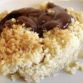 Crumble aux poires, sauce chocolat, sans oeufs