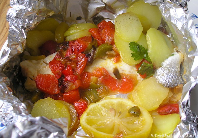 Papillotes de bar en habit de poivrons