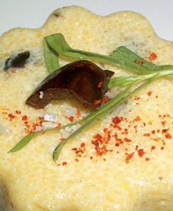 Polenta sans gluten à l’estragon et aux olives