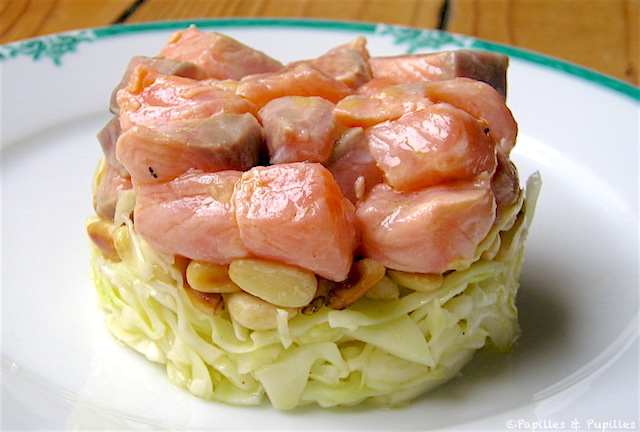 Tartare de saumon au chou blanc et pignons de pins