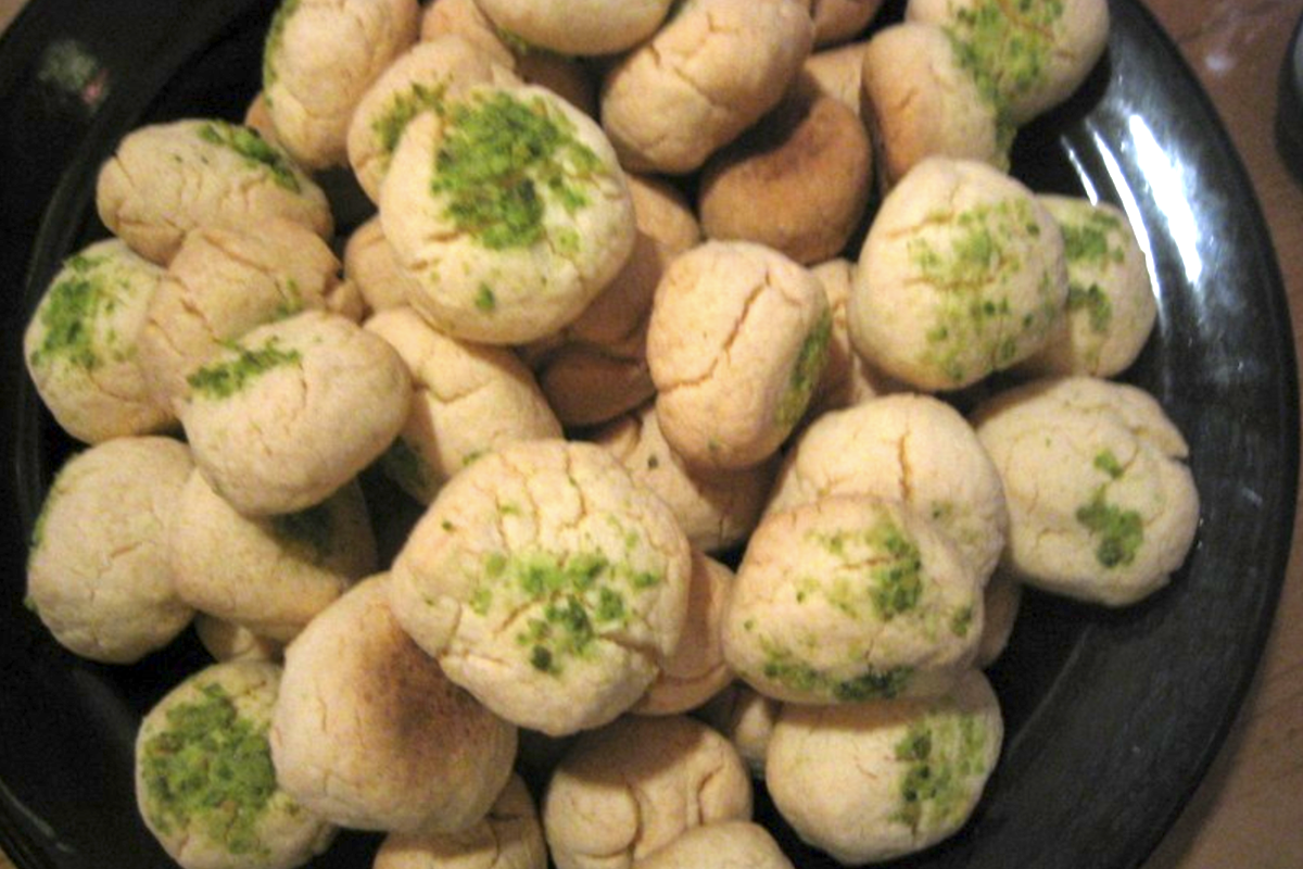 Biscuits à la farine de riz, cardamome et pistaches sans gluten
