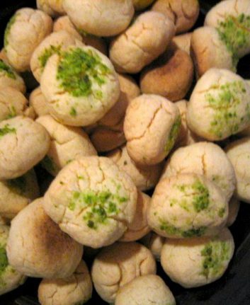 Biscuits à la farine de riz, cardamome et pistaches sans gluten