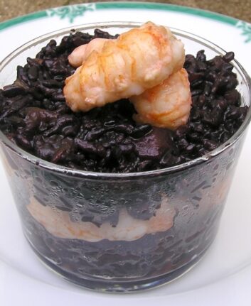 Risotto noir aux queues de langoustines