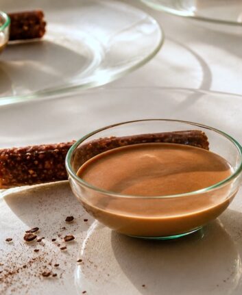 Gaspacho au piment d’Espelette, chocolat et lard fumé