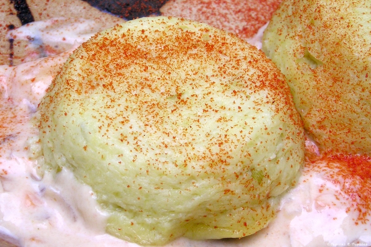 Petits flans de poireaux au sablon de tomates