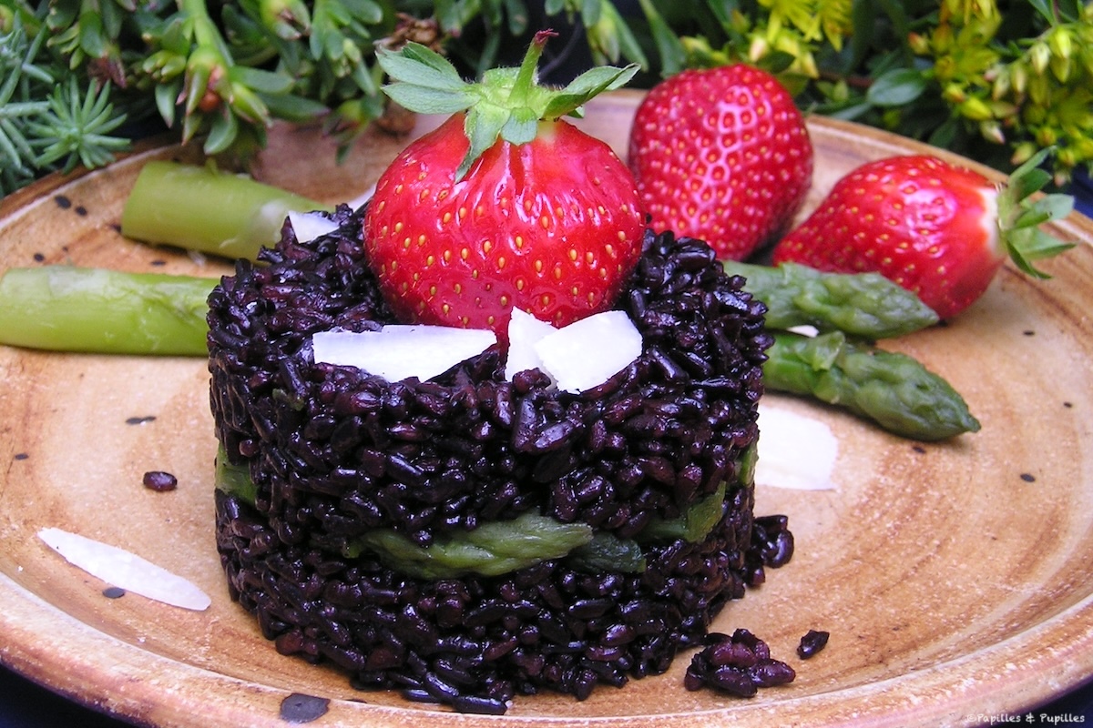 Riz noir aux fraises et asperges