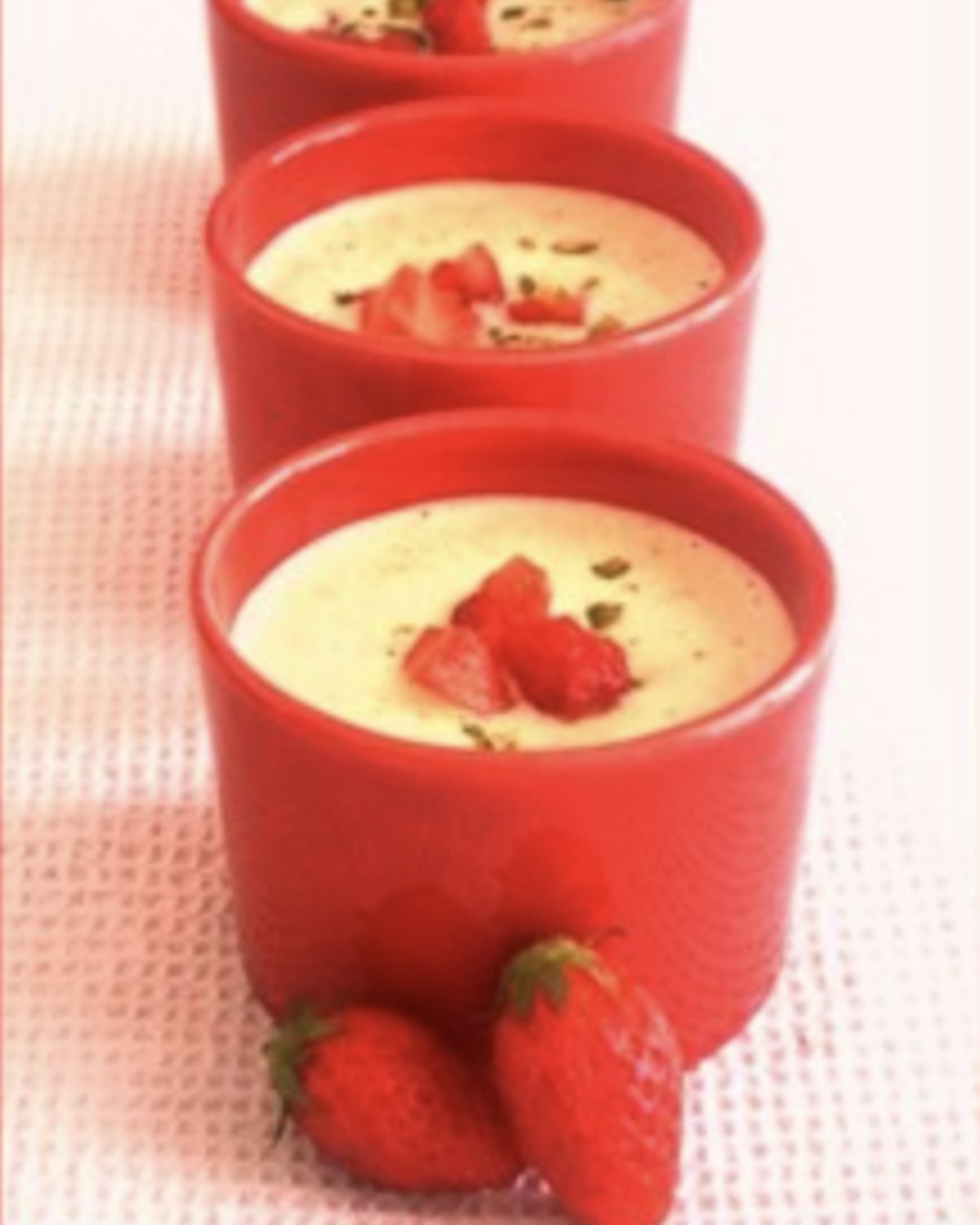Soupe de fraises à la pistache sans oeufs sans gluten