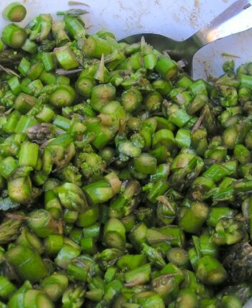 Concassées d'asperges vertes aux noisettes