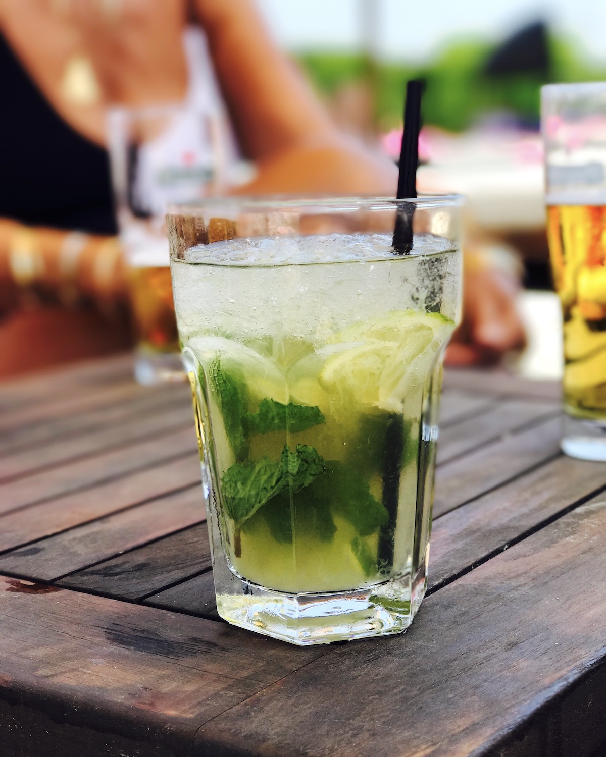 Mojito, un cocktail au rhum, citron vert et menthe