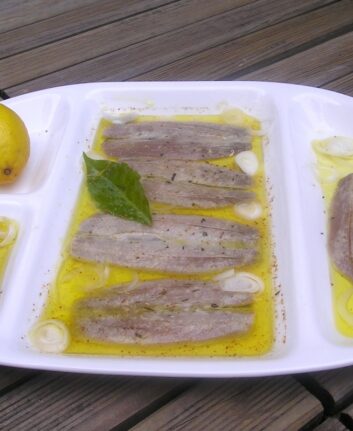 Sardines fraîches marinées à l'huile d'olive et au citron