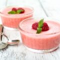 Mousse aux framboises sans oeufs sans gluten ©Africa Studio shutterstock