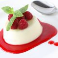 Panacotta aux framboises sans oeufs sans gluten ©Bonchan shutterstock