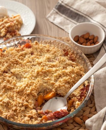 Crumble aux abricots ©AlbinaEkinoglu shutterstock
