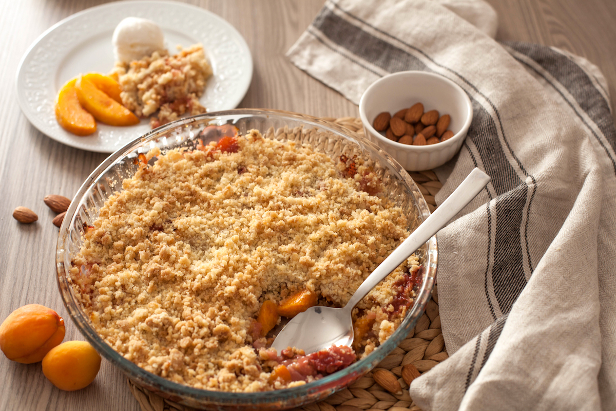Crumble aux abricots ©AlbinaEkinoglu shutterstock