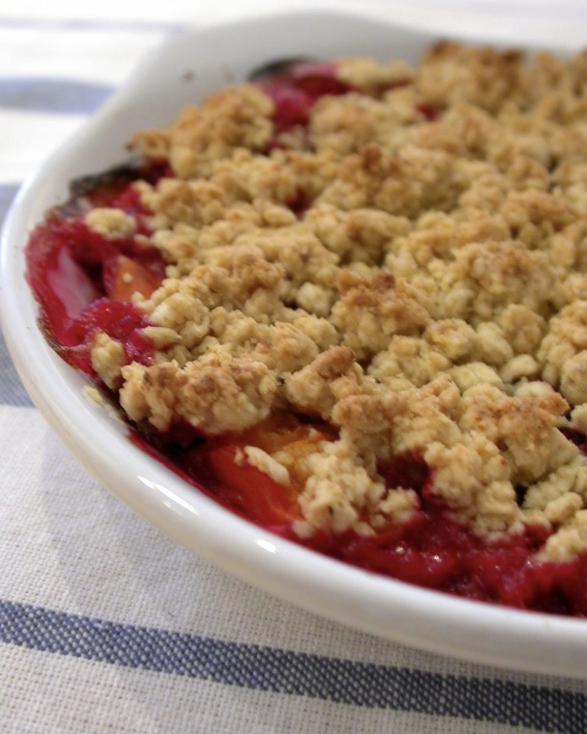 Crumble aux abricots et aux framboises sans oeufs
