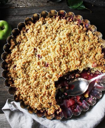 Crumble aux prunes ©De Elena Lapshina shutterstock
