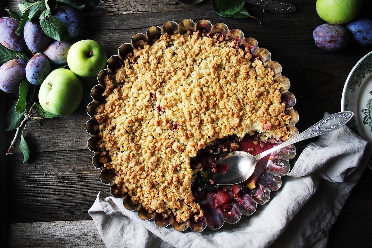 Crumble aux prunes ©De Elena Lapshina shutterstock