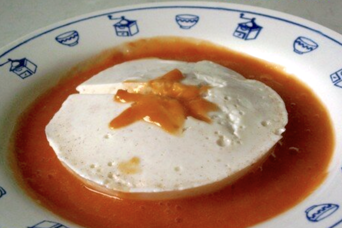 Pannacotta façon île flottante aux abricots sans oeufs
